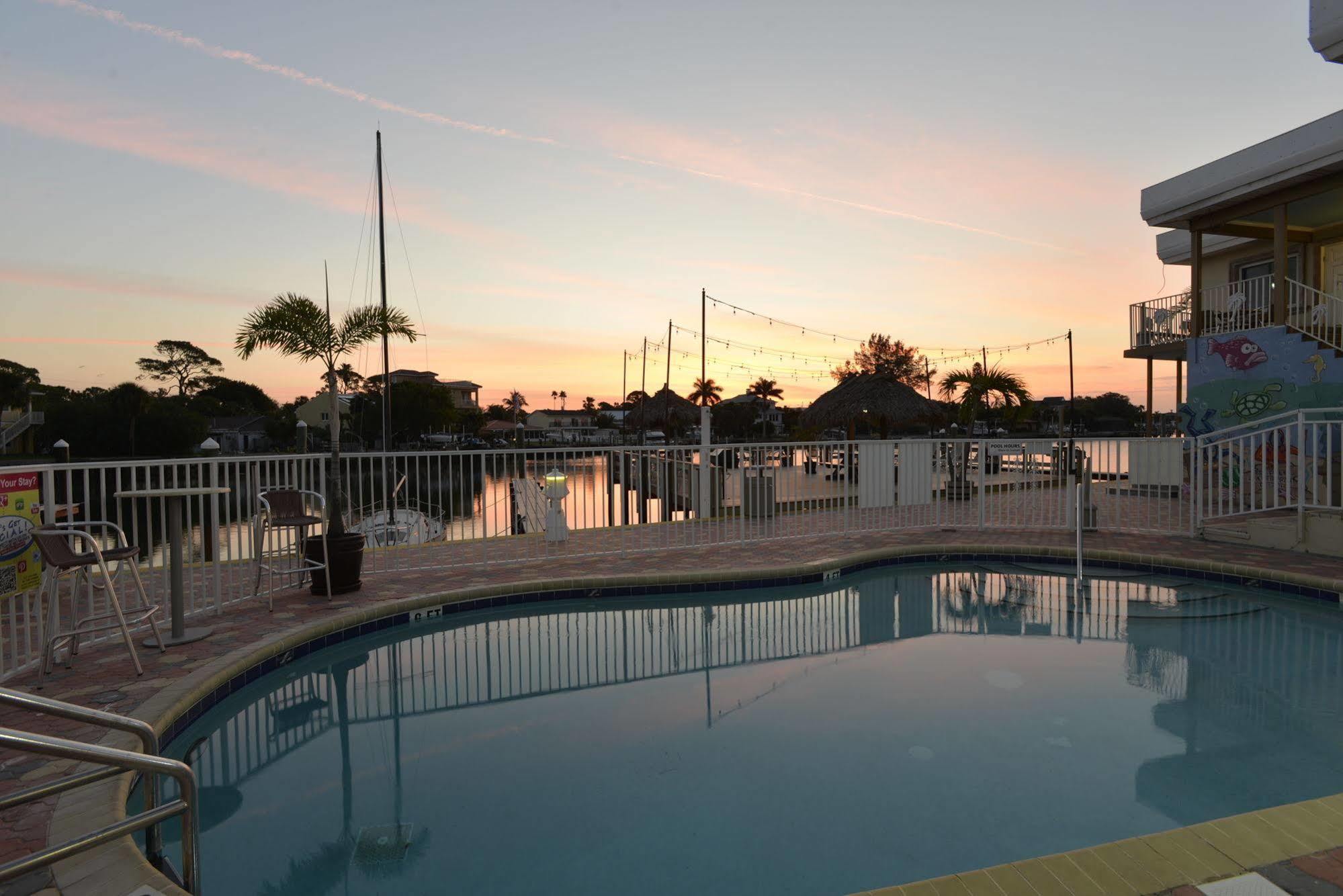 Bay Palms Waterfront Resort - Hotel And Marina St. Pete Beach Bagian luar foto