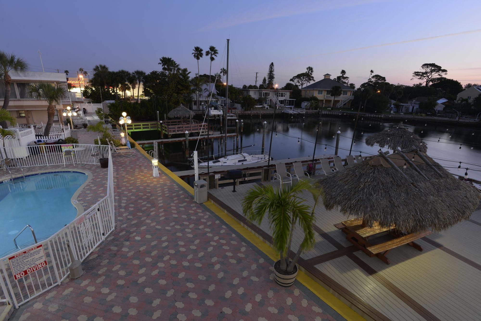 Bay Palms Waterfront Resort - Hotel And Marina St. Pete Beach Bagian luar foto