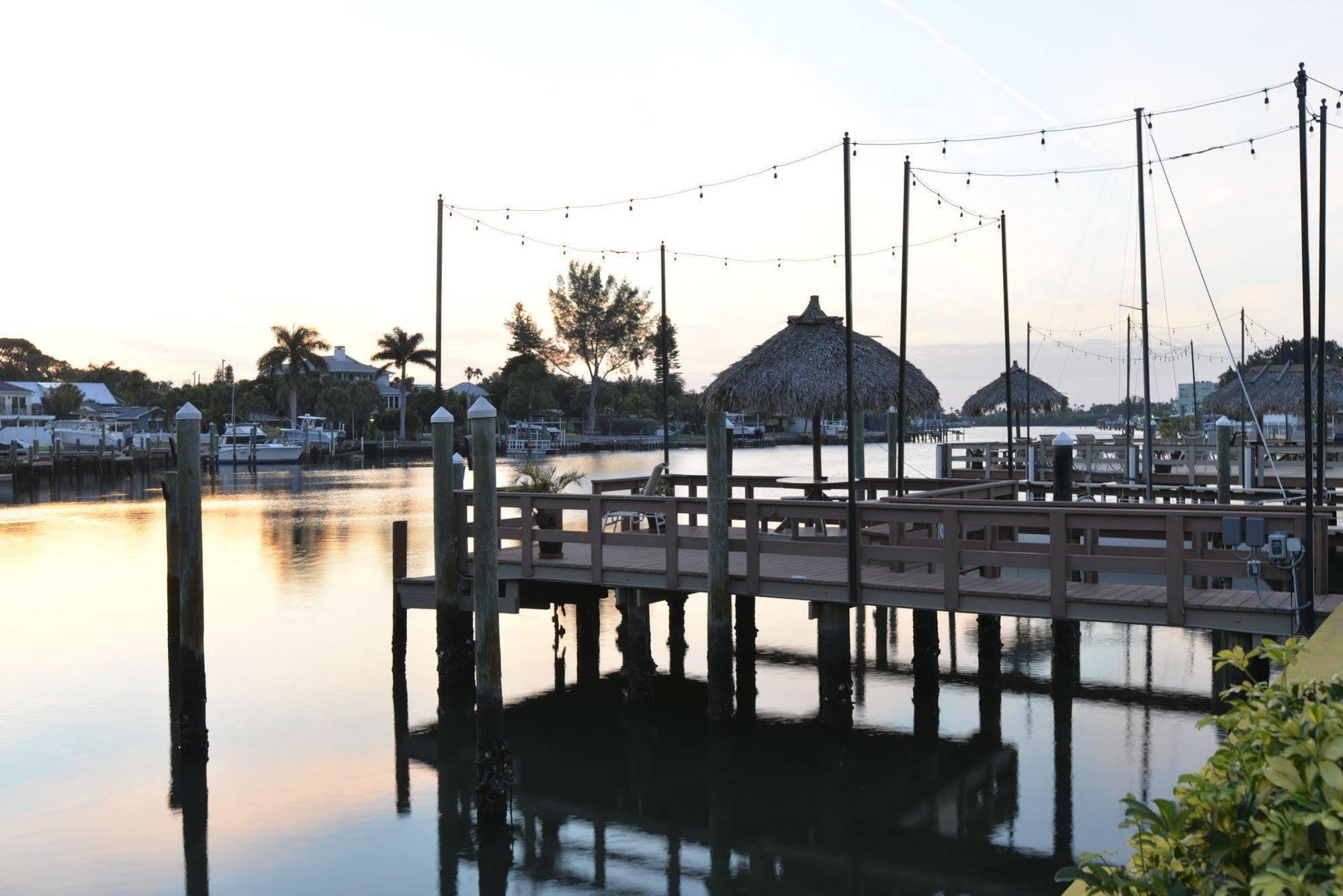 Bay Palms Waterfront Resort - Hotel And Marina St. Pete Beach Bagian luar foto